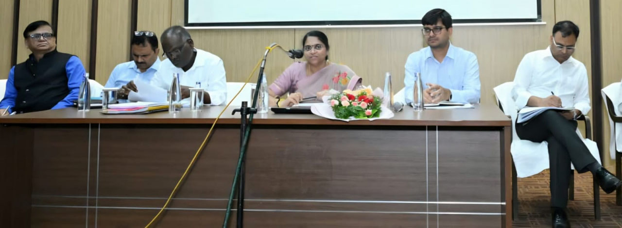 निर्माण कार्यों का हर 15 दिनों में करें निरीक्षण, नागरिक सुविधाओं के काम में न हो लापरवाही : शंगीता आर